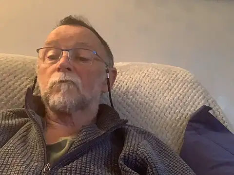 Snapshot of Moonraker64 chatting on 06-07-26, 07:39 Moonraker64 online show from 06-07-26, 07:39