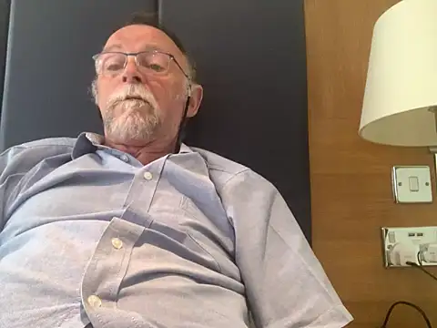 Snapshot of Moonraker64 chatting on 06-17-26, 03:24 Moonraker64 online show from 06-17-26, 03:24