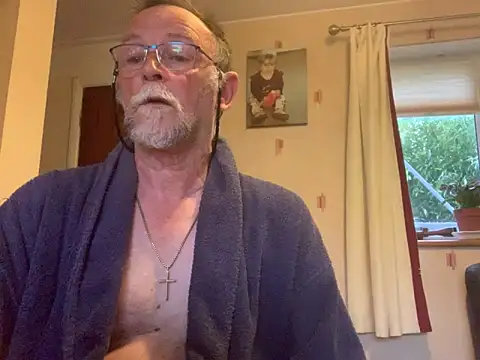 Moonraker64 online show from 06-22-26, 04:42