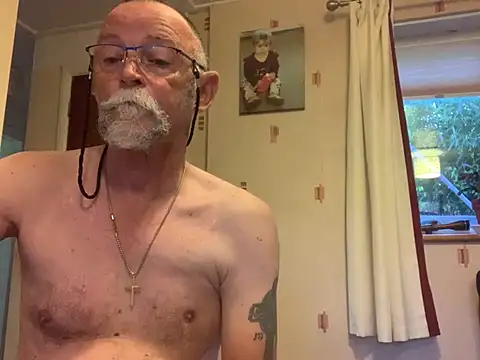 Moonraker64 online show from 07-07-26, 04:37