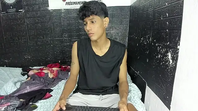 Snapshot of santos_dx chatting on 05-18-26, 04:29 santos dx online show from 05-18-26, 04:29