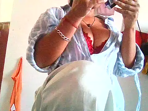 Snapshot of RubinaKhan6 chatting on 06-10-26, 01:06 RubinaKhan6 online show from 06-10-26, 01:06