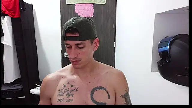 Snapshot of RaulRico chatting on 06-18-26, 12:22 RaulRico online show from 06-18-26, 12:22