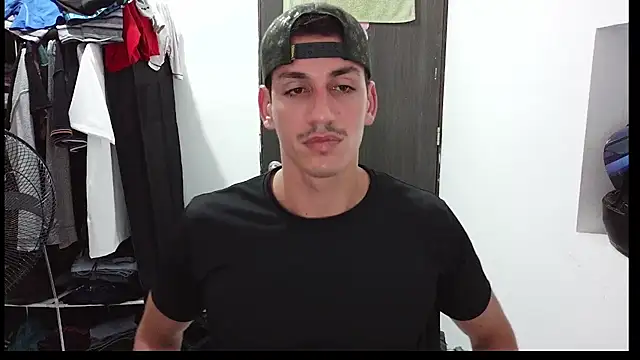 Snapshot of RaulRico chatting on 06-27-26, 03:44 RaulRico online show from 06-27-26, 03:44