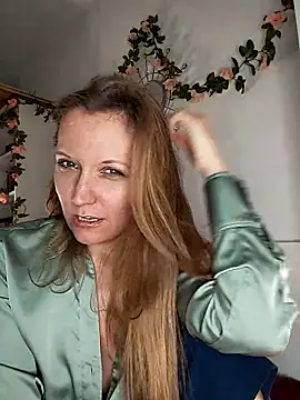 Snapshot of Candy_Cougar chatting on 05-11-26, 07:03 Candy Cougar online show from 05-11-26, 07:03