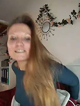 Snapshot of Candy_Cougar chatting on 05-17-26, 06:55 Candy Cougar online show from 05-17-26, 06:55