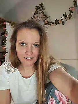 Snapshot of Candy_Cougar chatting on 05-21-26, 08:54 Candy Cougar online show from 05-21-26, 08:54