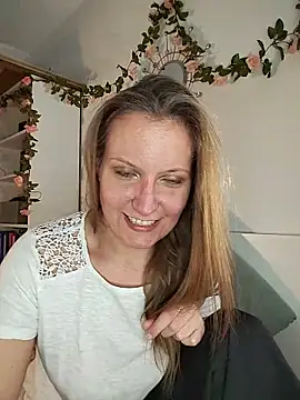 Snapshot of Candy_Cougar chatting on 05-22-26, 01:06 Candy Cougar online show from 05-22-26, 01:06