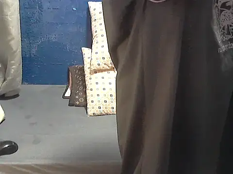 hotchilimom online show from 05-23-26, 07:51