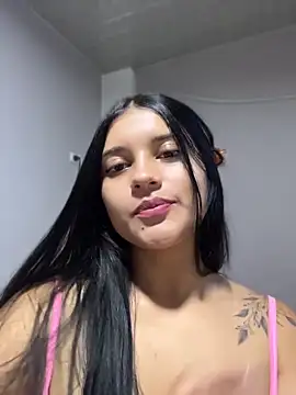 Snapshot of Xhelen_1 chatting on 05-21-26, 05:03 Xhelen 1 online show from 05-21-26, 05:03