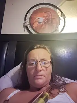 Snapshot of Queenle91 chatting on 05-16-26, 12:18 Queenle91 online show from 05-16-26, 12:18