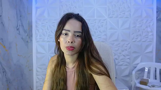 Snapshot of naomis_36 chatting on 05-11-26, 03:07 naomis 36 online show from 05-11-26, 03:07