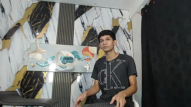 Snapshot of TWINKS_BOYSX chatting on 05-30-26, 01:19 TWINKS BOYSX online show from 05-30-26, 01:19