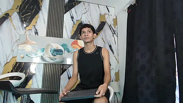 Snapshot of TWINKS_BOYSX chatting on 06-01-26, 01:13 TWINKS BOYSX online show from 06-01-26, 01:13