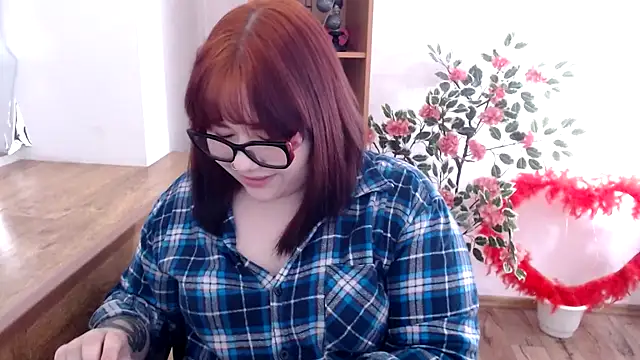 Snapshot of KarolinasHot chatting on 06-17-26, 05:03 KarolinasHot online show from 06-17-26, 05:03