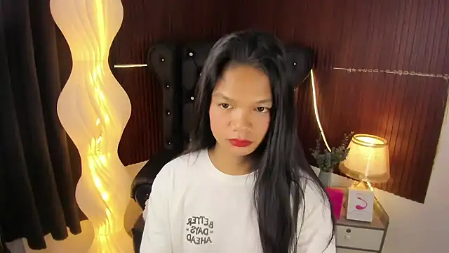 Naya Hilton online show from 05-30-26, 07:00