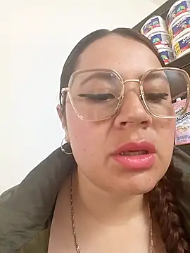 Snapshot of VANESSA__28 chatting on 05-12-26, 12:24 VANESSA 28 online show from 05-12-26, 12:24