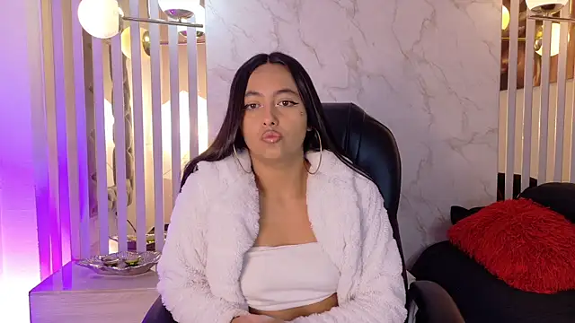 Hollyyqueen  online show from 07-27-26, 11:34