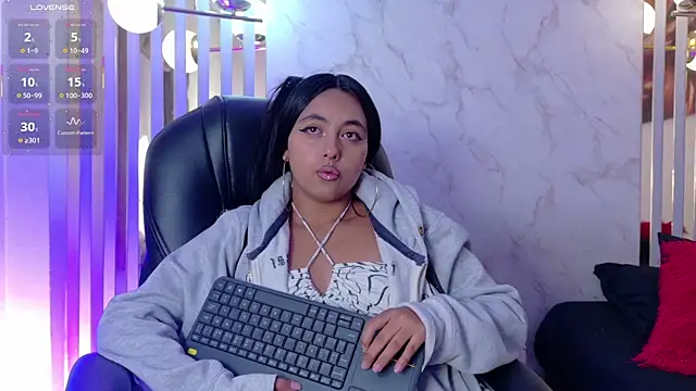 Hollyyqueen  online show from 07-31-26, 11:26