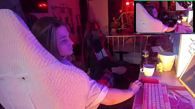 FuckinHotCouple1 online show from 06-18-26, 06:34