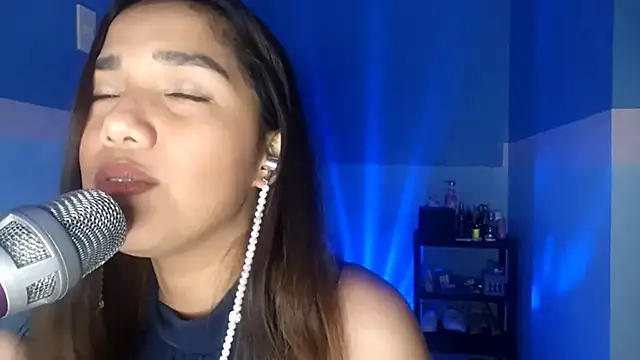 AnneHanacek online show from 05-11-26, 04:04