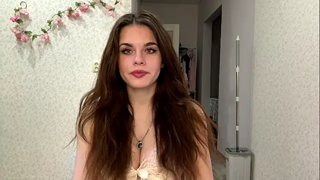 Snapshot of JeniceSourwine chatting on 06-19-26, 07:17 JeniceSourwine online show from 06-19-26, 07:17