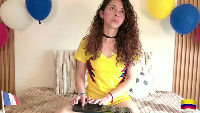 Snapshot of alissonandree chatting on 06-17-26, 05:03 alissonandree online show from 06-17-26, 05:03