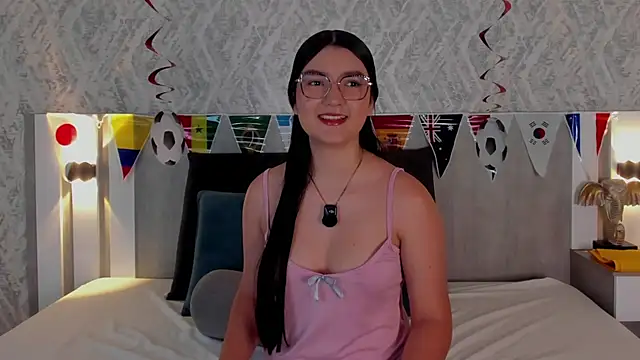 Snapshot of Vaalentina_Lux chatting on 06-22-26, 02:36 Vaalentina Lux online show from 06-22-26, 02:36