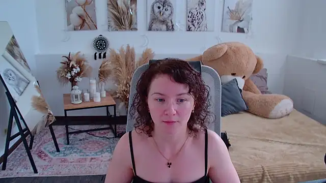 AureliaGleam online show from 06-15-26, 04:25