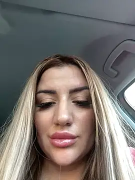 Snapshot of SophiePale chatting on 12-15-24, 12:17 SophiePale online show from 12-15-24, 12:17