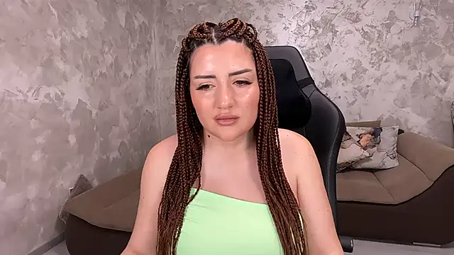 Snapshot of SophiePale chatting on 02-11-25, 06:11 SophiePale online show from 02-11-25, 06:11