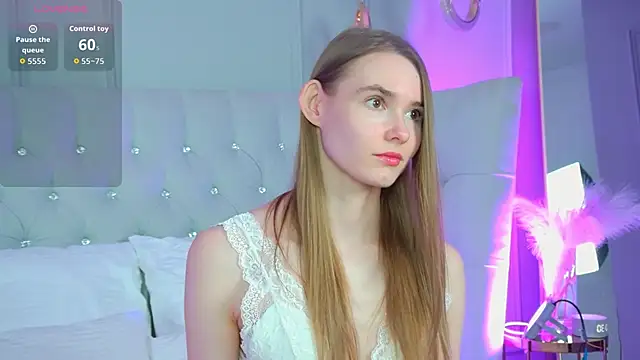 Snapshot of LillianYoung chatting on 06-28-26, 06:30 LillianYoung online show from 06-28-26, 06:30