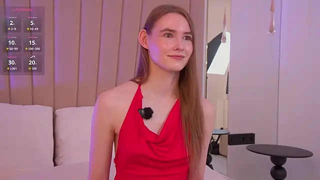 Snapshot of LillianYoung chatting on 07-19-26, 06:28 LillianYoung online show from 07-19-26, 06:28