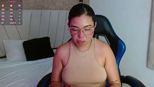 AliceSmity   online show from 06-11-26, 01:09