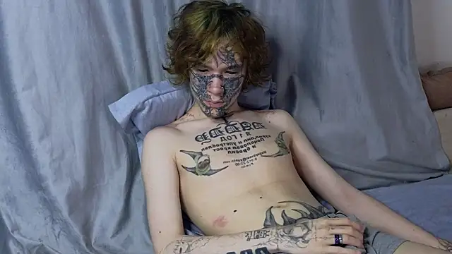 Snapshot of Emo___boy chatting on 07-15-26, 10:48 Emo boy online show from 07-15-26, 10:48