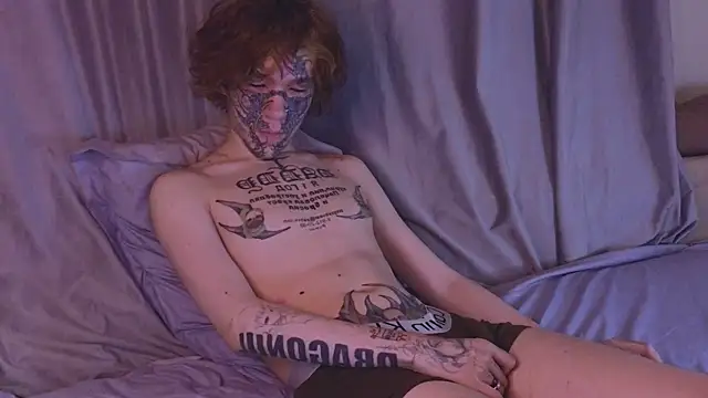 Snapshot of Emo___boy chatting on 07-18-26, 11:19 Emo boy online show from 07-18-26, 11:19