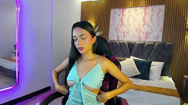 Snapshot of Aisha_Vex chatting on 06-22-26, 12:24 Aisha Vex online show from 06-22-26, 12:24