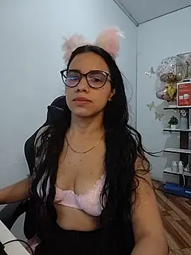 Snapshot of alanahot94 chatting on 05-26-26, 01:01 alanahot94 online show from 05-26-26, 01:01