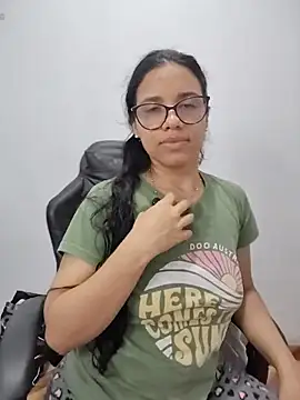 Snapshot of alanahot94 chatting on 05-31-26, 01:36 alanahot94 online show from 05-31-26, 01:36