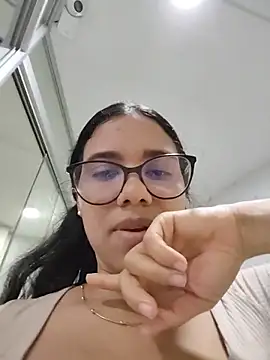 Snapshot of alanahot94 chatting on 06-07-26, 12:37 alanahot94 online show from 06-07-26, 12:37
