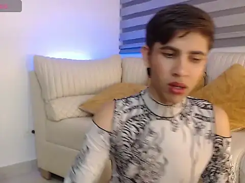 joshua saenz  online show from 07-04-26, 03:45