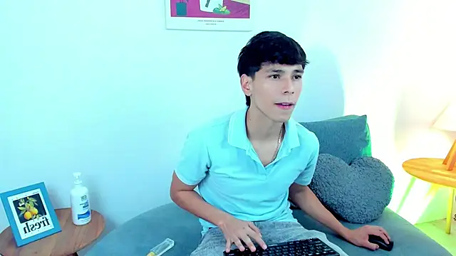 Snapshot of jacob_colliins chatting on 05-28-26, 02:53 jacob colliins online show from 05-28-26, 02:53