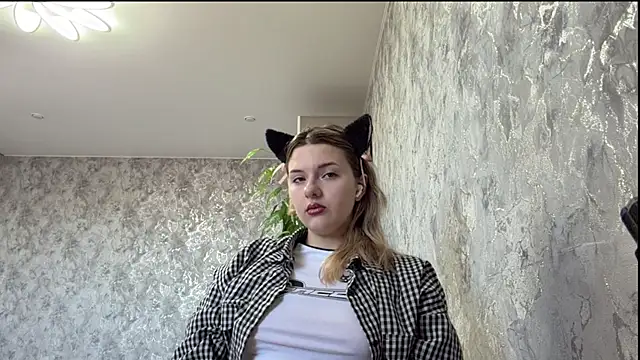 Snapshot of MichelleLasin chatting on 05-10-26, 05:56 MichelleLasin online show from 05-10-26, 05:56