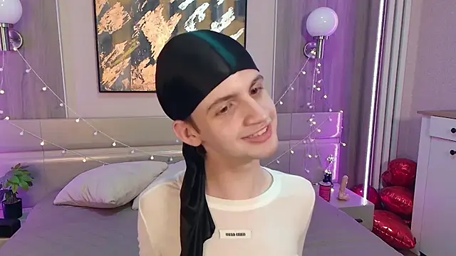 Bimbo boy  online show from 05-18-26, 01:50