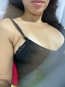 Snapshot of venuseyes25 chatting on 05-17-26, 04:10 venuseyes25 online show from 05-17-26, 04:10