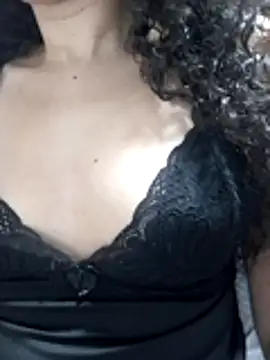 Snapshot of venuseyes25 chatting on 07-16-26, 01:11 venuseyes25 online show from 07-16-26, 01:11