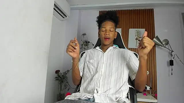 Afrowayuu online show from 06-15-26, 05:26