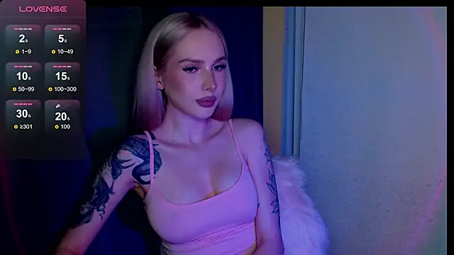 Snapshot of MichelleVelour chatting on 06-15-26, 04:53 MichelleVelour online show from 06-15-26, 04:53