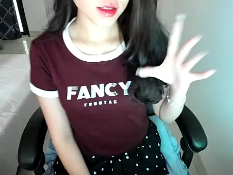 Snapshot of Linh_smile_ chatting on 06-30-26, 08:26 Linh smile online show from 06-30-26, 08:26