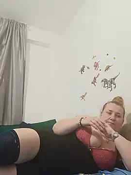JuliaBestX online show from 06-09-26, 07:03